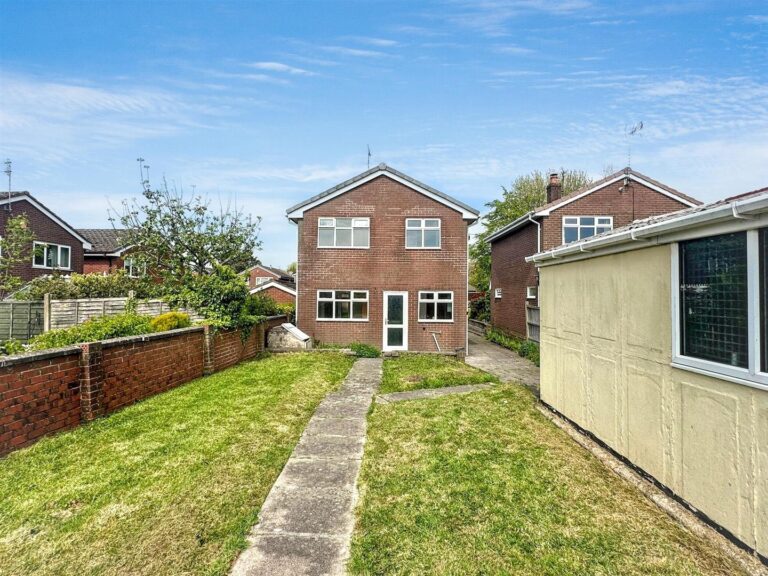 Chatsworth Drive, Werrington, Staffordshire, ST9 0PA