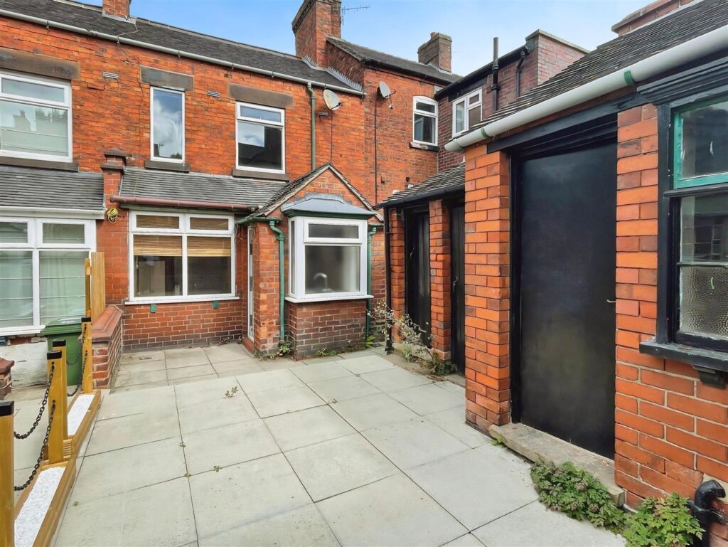 Buxton Road, Leek, Staffordshire, ST13 6EE