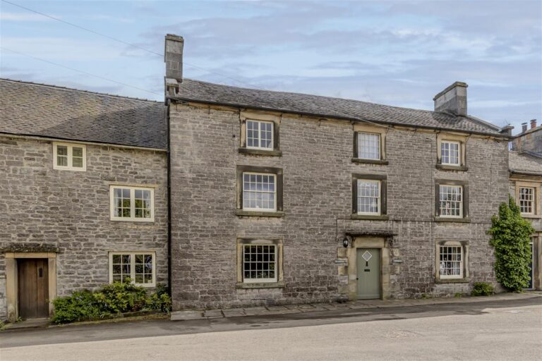 Alstonefield, Nr Ashbourne, Staffordshire, DE6 2FR