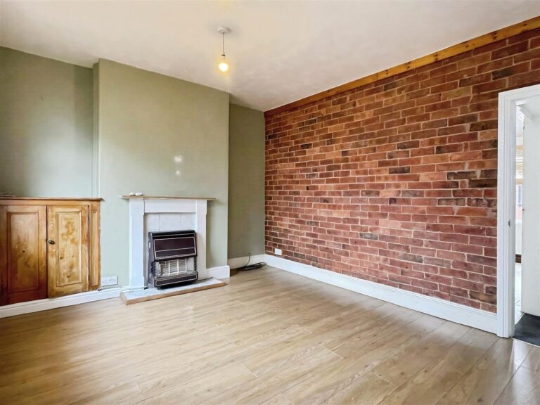 Buxton Road, Leek, Staffordshire, ST13 6EE