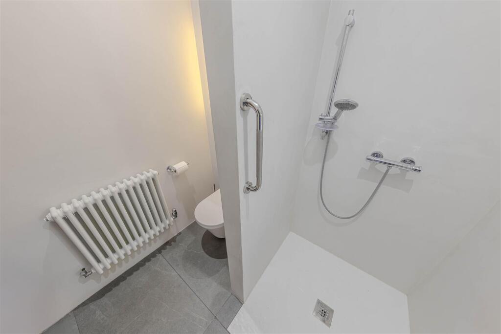 Woodland Avenue ,Norton Le Moors, Stoke-On-Trent, ST6 8ND