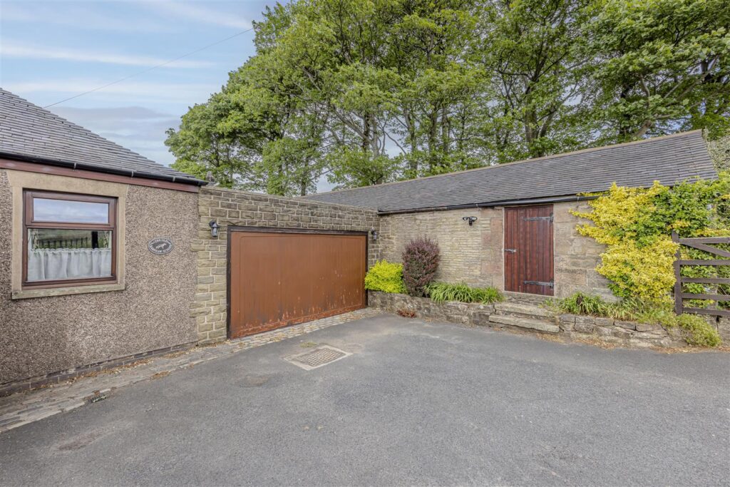 Buxton Road, Upper Hulme, Staffordshire, ST13 8UH