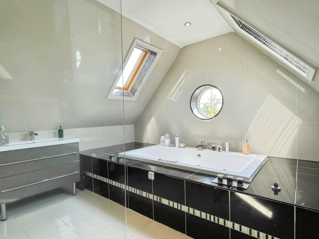 Leek Road, Endon, Staffordshire, ST9 9EF