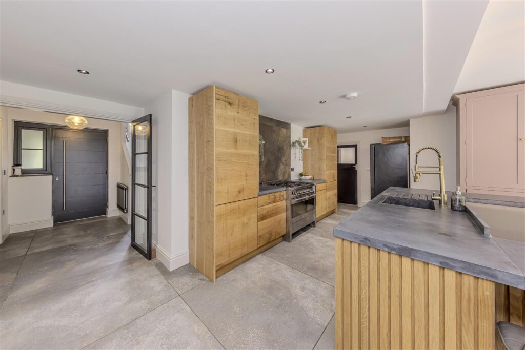 Marlborough Drive, Macclesfield, Cheshire, SK10 2JX
