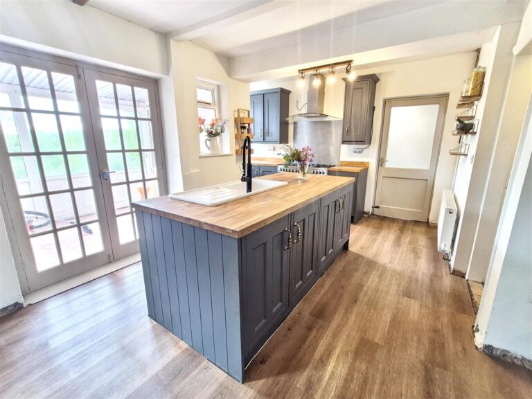 Roughcote Lane, Caverswall, ST11 9ET
