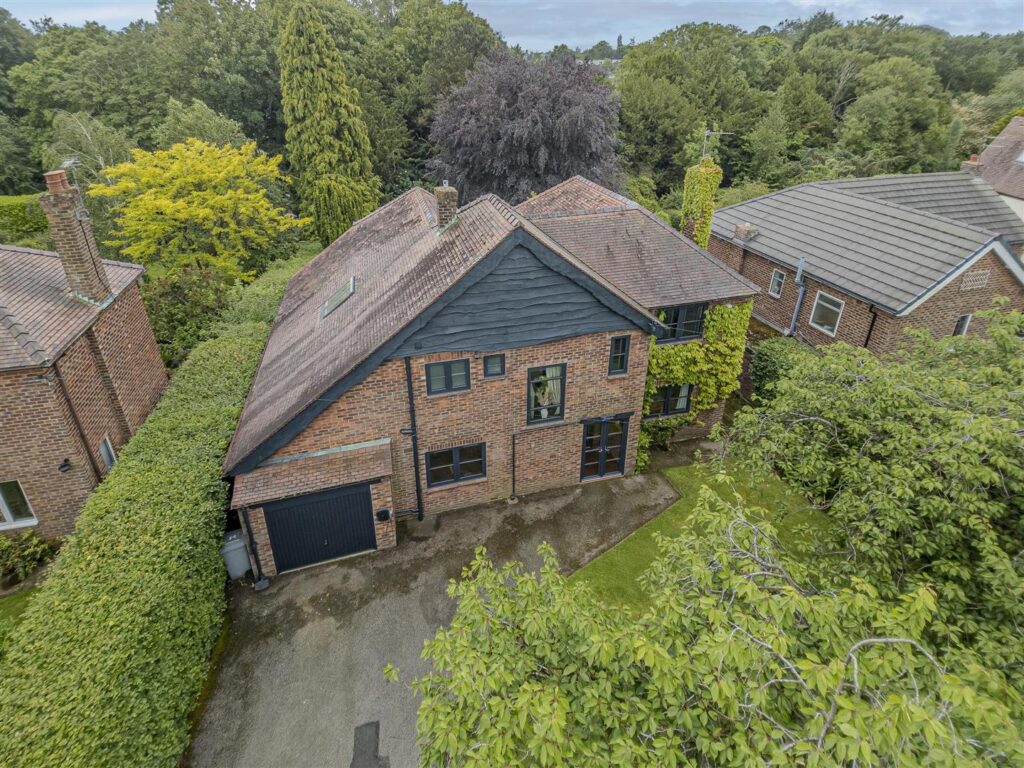 Marlborough Drive, Macclesfield, Cheshire, SK10 2JX