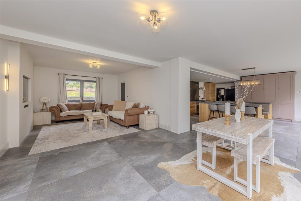 Marlborough Drive, Macclesfield, Cheshire, SK10 2JX