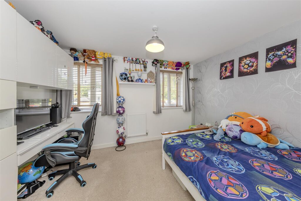 Robert Knox Way, Hartshill, Stoke-On-Trent, ST4 6FD