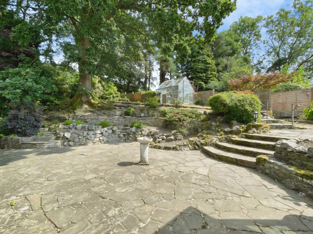 Mount Road, Leek, Staffordshire, ST13 6NQ
