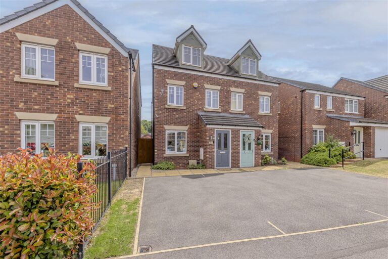 Robert Knox Way, Hartshill, Stoke-On-Trent, ST4 6FD