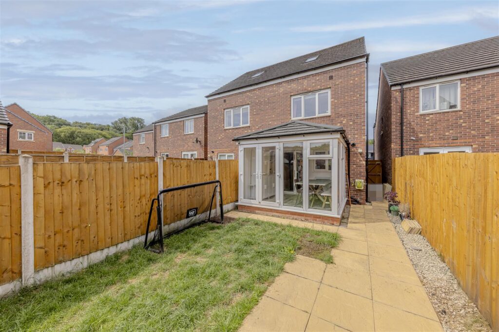 Robert Knox Way, Hartshill, Stoke-On-Trent, ST4 6FD