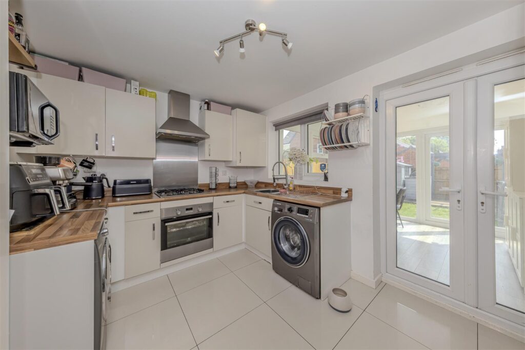 Robert Knox Way, Hartshill, Stoke-On-Trent, ST4 6FD