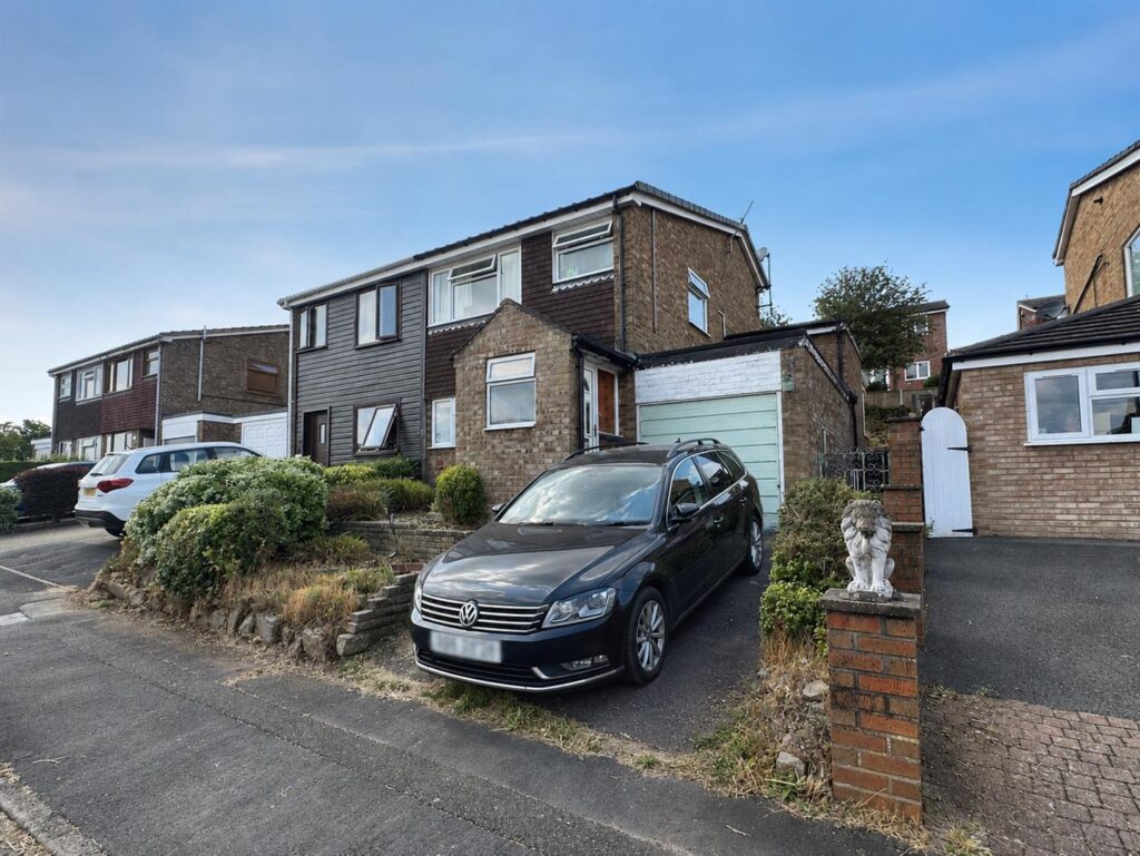 Lorien Close, Leek