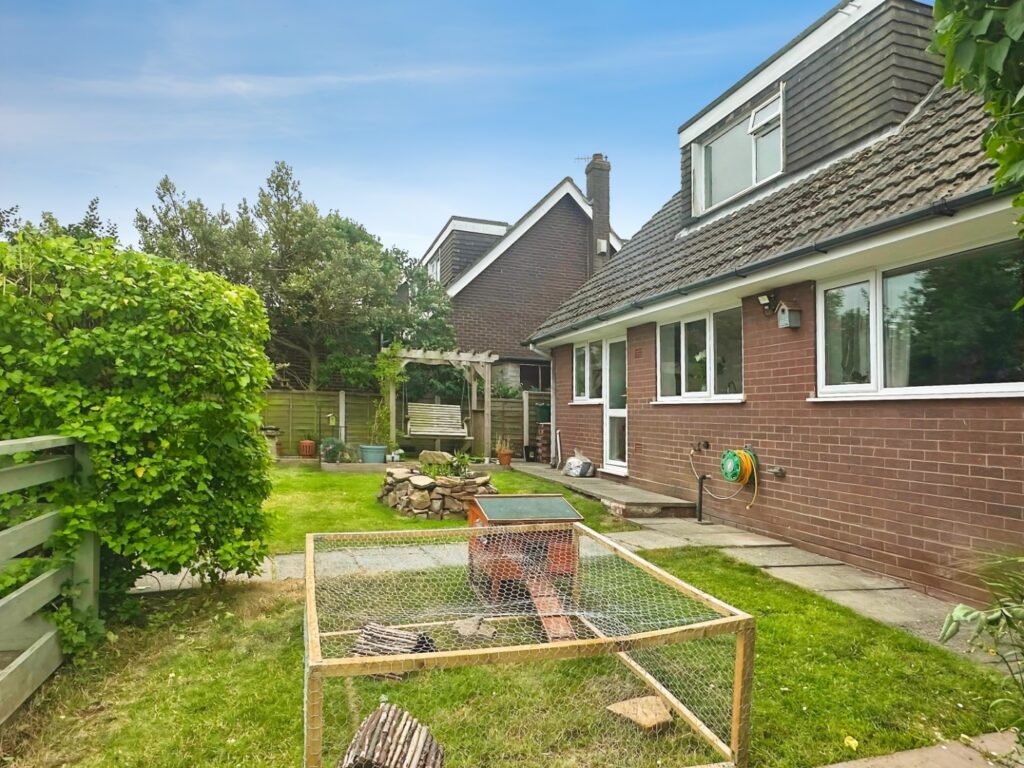 Davenport Close, Leek, Staffordshire, ST13 8NU