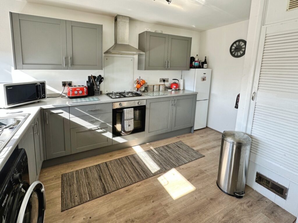 Lorien Close, Leek
