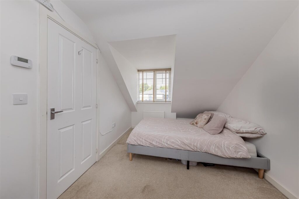 Robert Knox Way, Hartshill, Stoke-On-Trent, ST4 6FD
