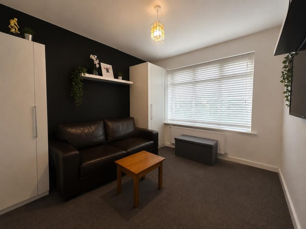 Davenport Close, Leek, Staffordshire, ST13 8NU