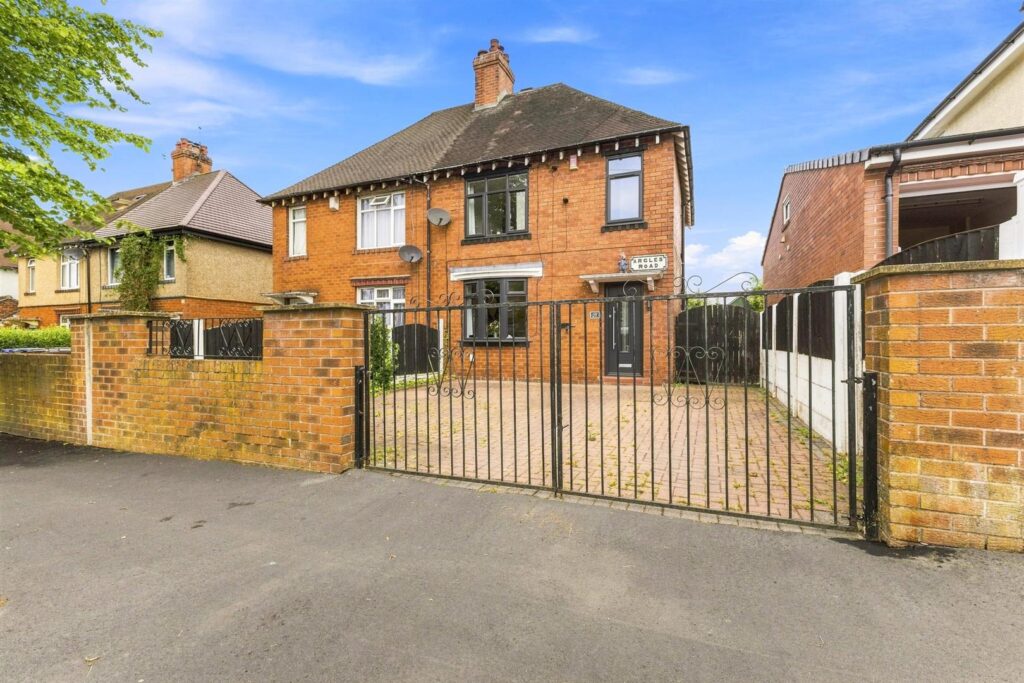 Argles Road, Leek, Staffordshire, ST13 6PQ