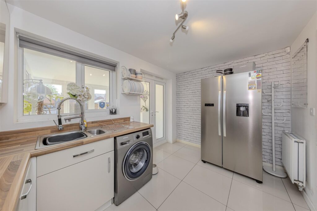 Robert Knox Way, Hartshill, Stoke-On-Trent, ST4 6FD