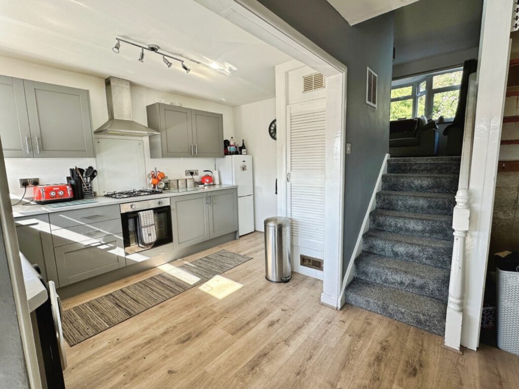 Lorien Close, Leek