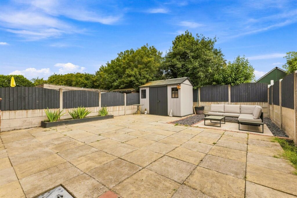 Argles Road, Leek, Staffordshire, ST13 6PQ