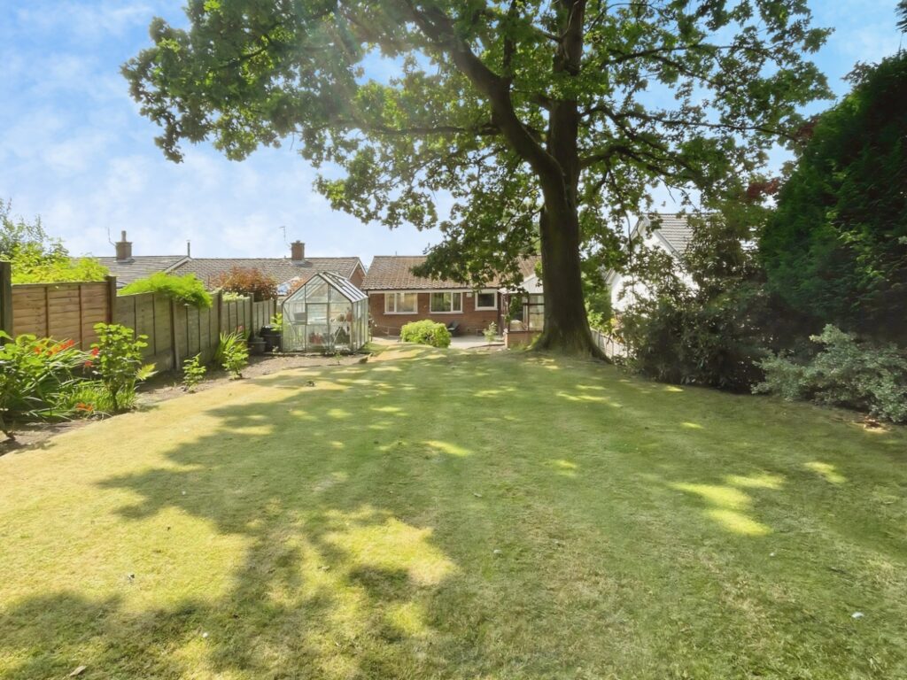 Mount Road, Leek, Staffordshire, ST13 6NQ