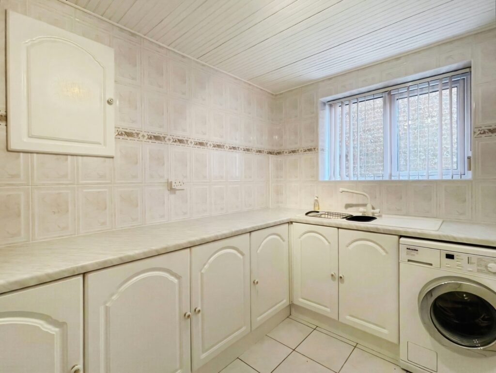 Mount Road, Leek, Staffordshire, ST13 6NQ