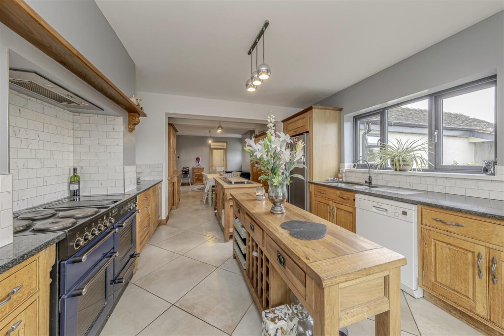 Dilhorne Road, Caverswall, Staffordshire, ST11 9EZ
