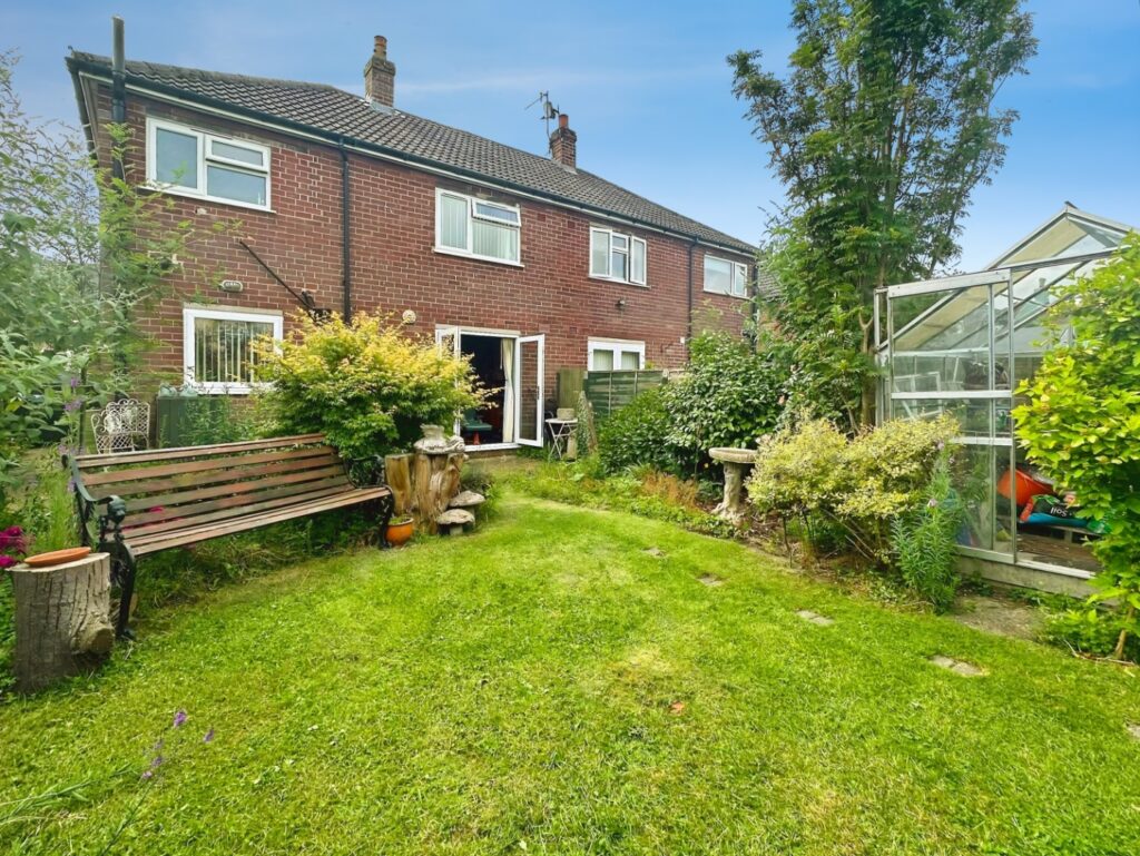 Priory Avenue, Leek, Staffordshire, ST13 6QJ