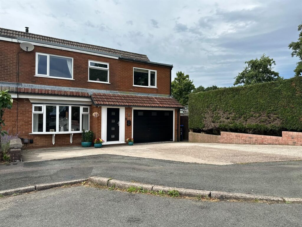 Lockerbie Close, Leek, Staffordshire, ST13 5DD
