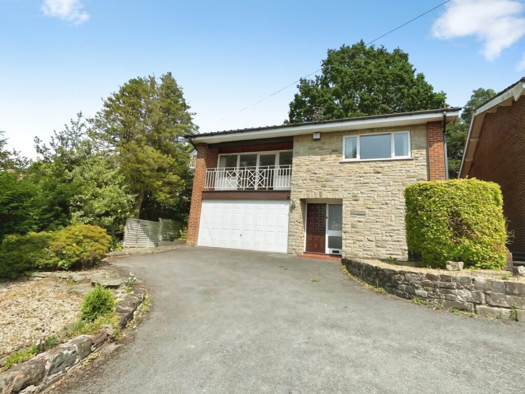 Mount Road, Leek, Staffordshire, ST13 6NQ