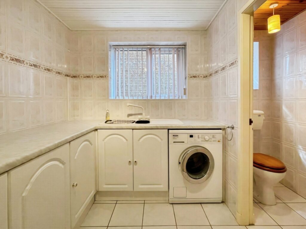 Mount Road, Leek, Staffordshire, ST13 6NQ