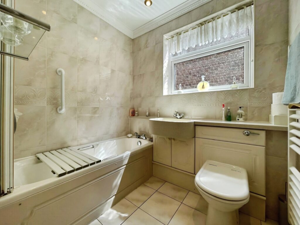 Mount Road, Leek, Staffordshire, ST13 6NQ