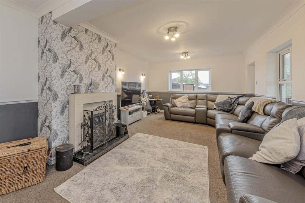 Dilhorne Road, Caverswall, Staffordshire, ST11 9EZ
