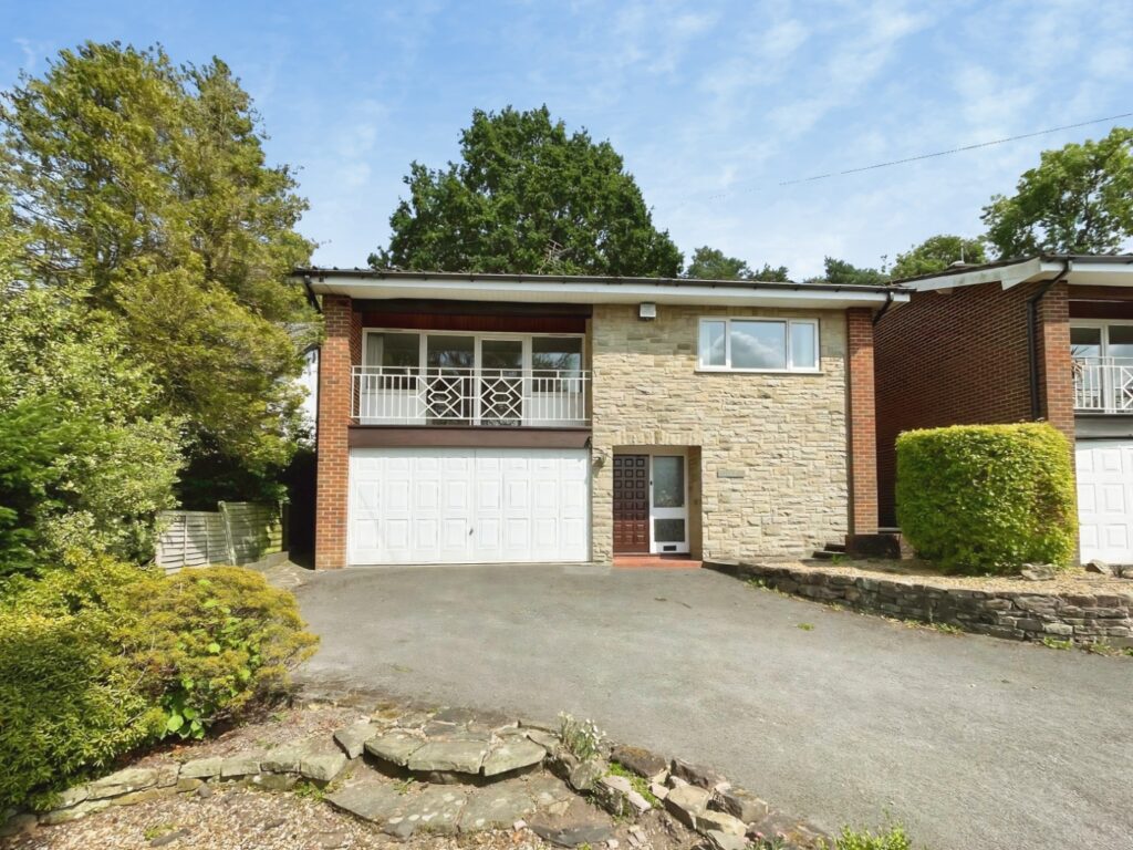 Mount Road, Leek, Staffordshire, ST13 6NQ