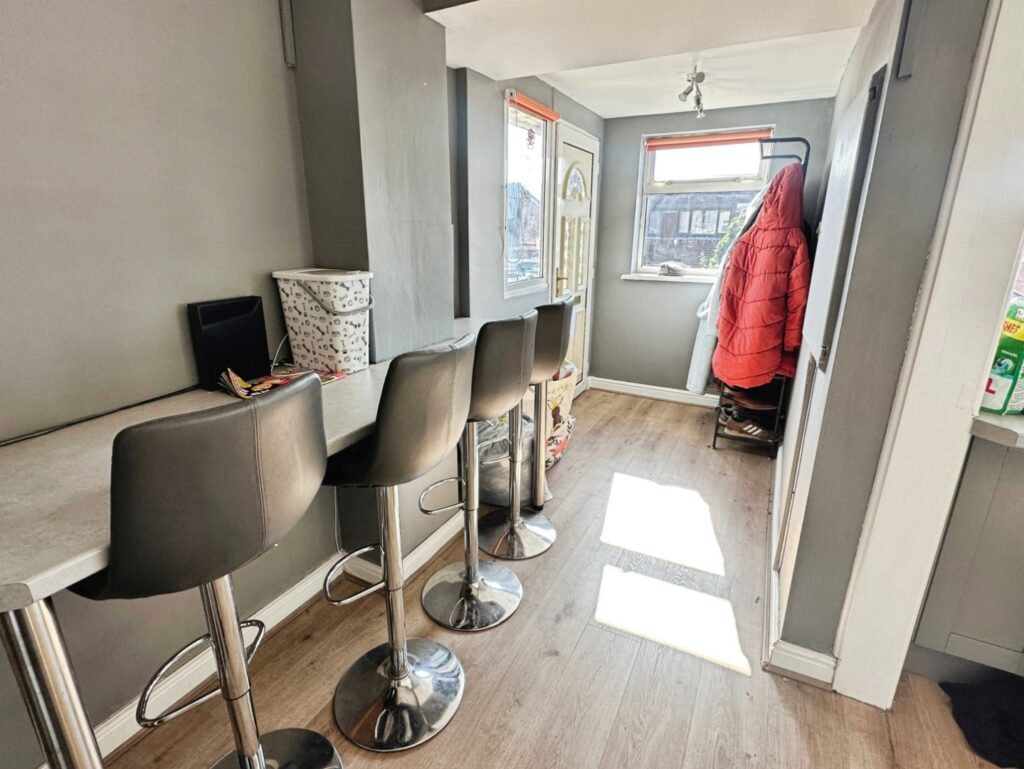 Lorien Close, Leek