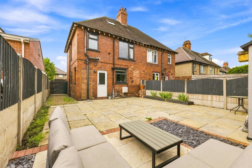 Argles Road, Leek, Staffordshire, ST13 6PQ