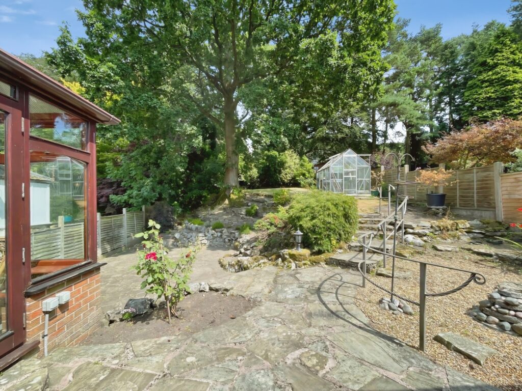 Mount Road, Leek, Staffordshire, ST13 6NQ