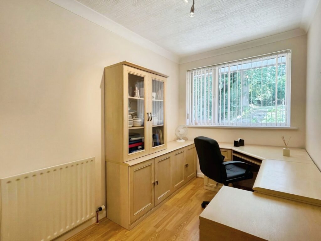 Mount Road, Leek, Staffordshire, ST13 6NQ