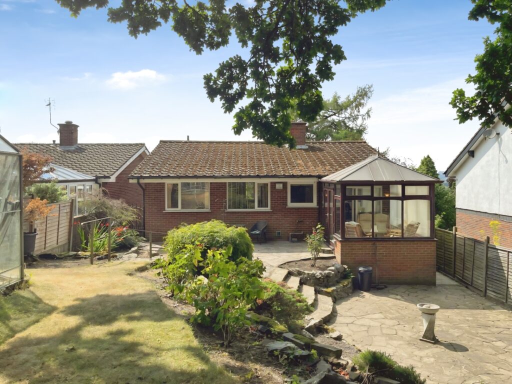 Mount Road, Leek, Staffordshire, ST13 6NQ