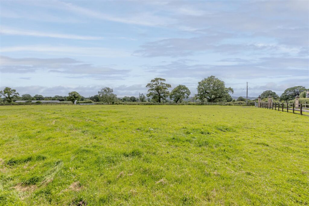 Dilhorne Road, Caverswall, Staffordshire, ST11 9EZ