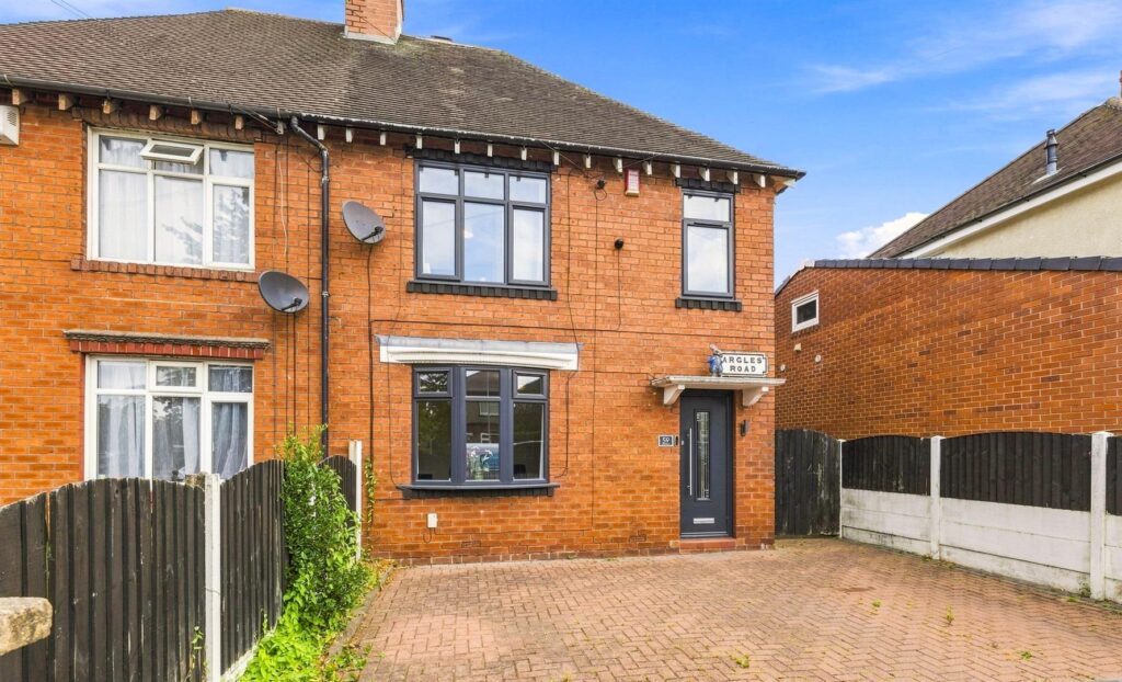 Argles Road, Leek, Staffordshire, ST13 6PQ
