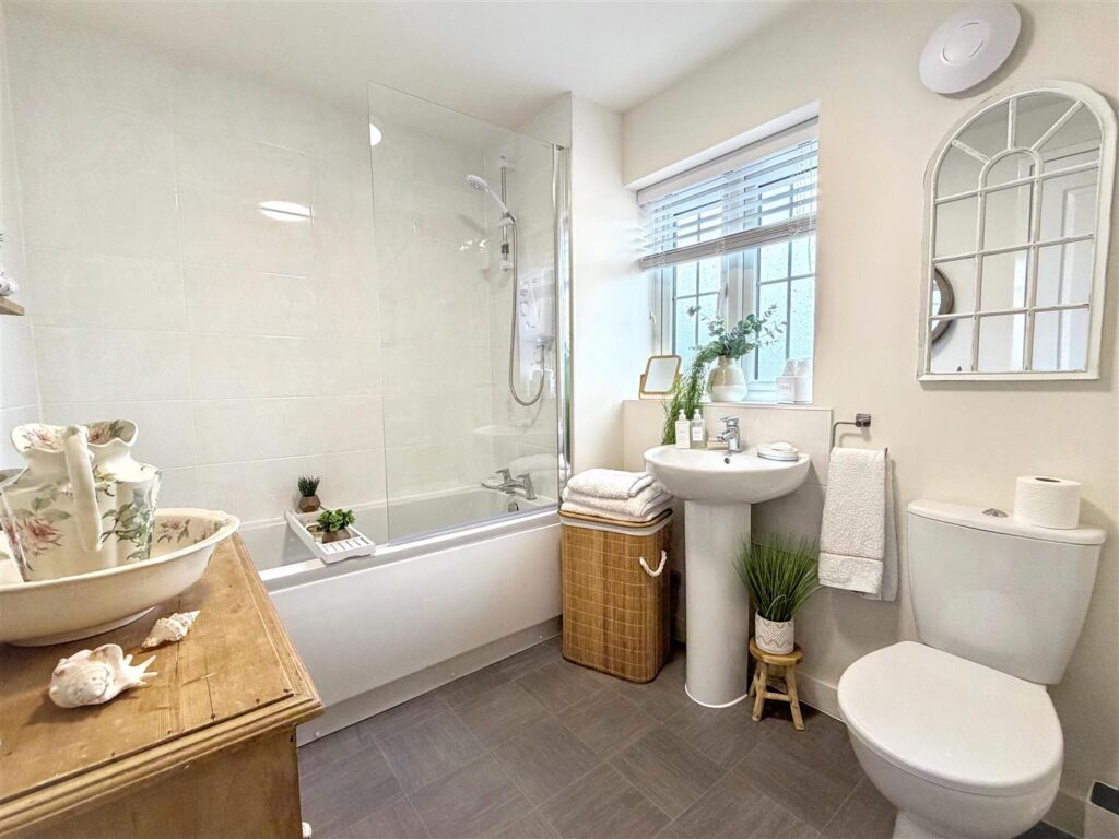 Hardwick Road, Harpur Hill, Buxton, Derbyshire, SK17 9XW