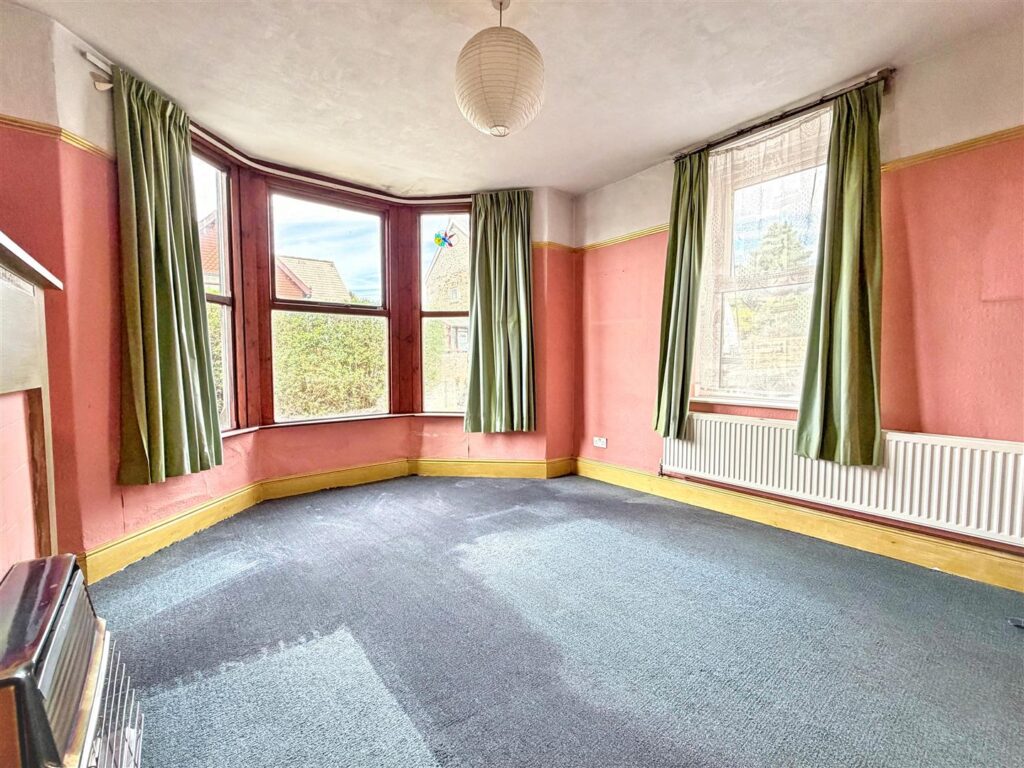 Windsor Road, Buxton, Derbyshire, SK17 7NS