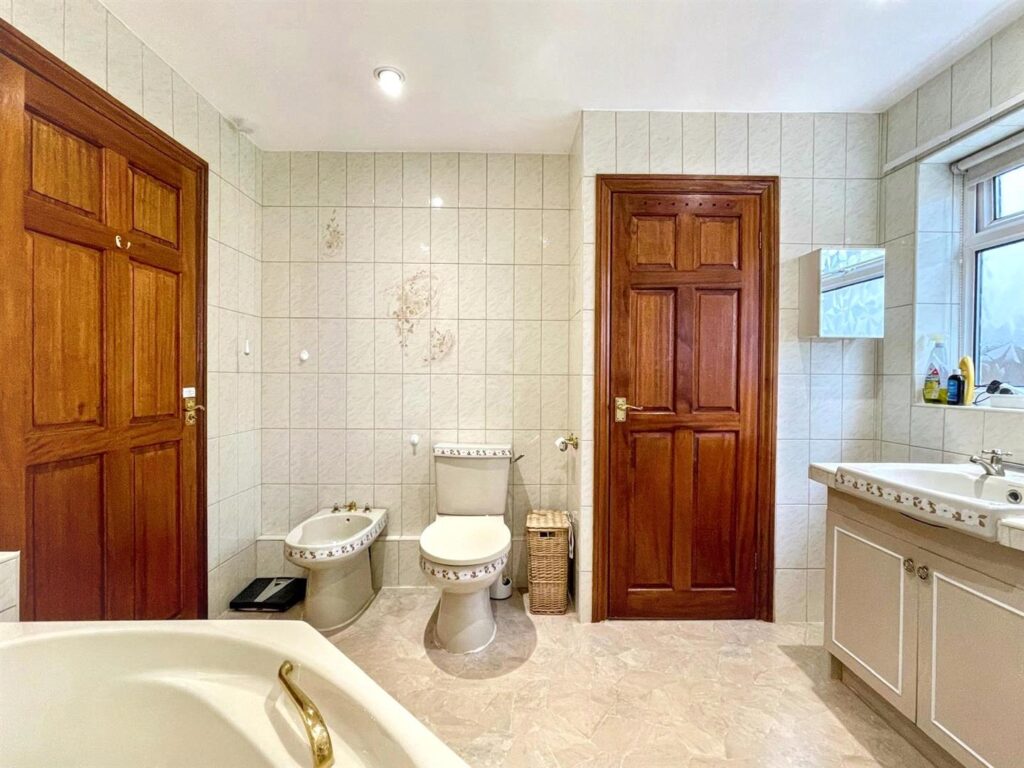 Westwood Park Drive, Leek, Staffordshire, ST13 8NG