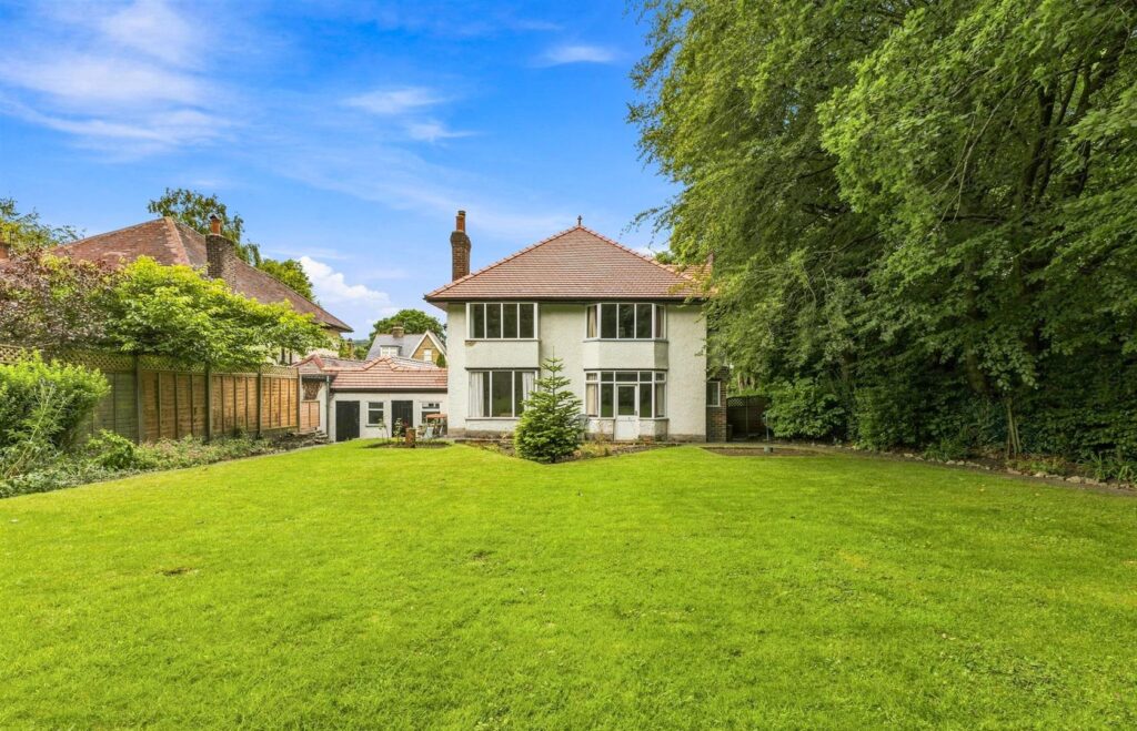 Macclesfield Road, Buxton, Derbyshire, SK17 9AH
