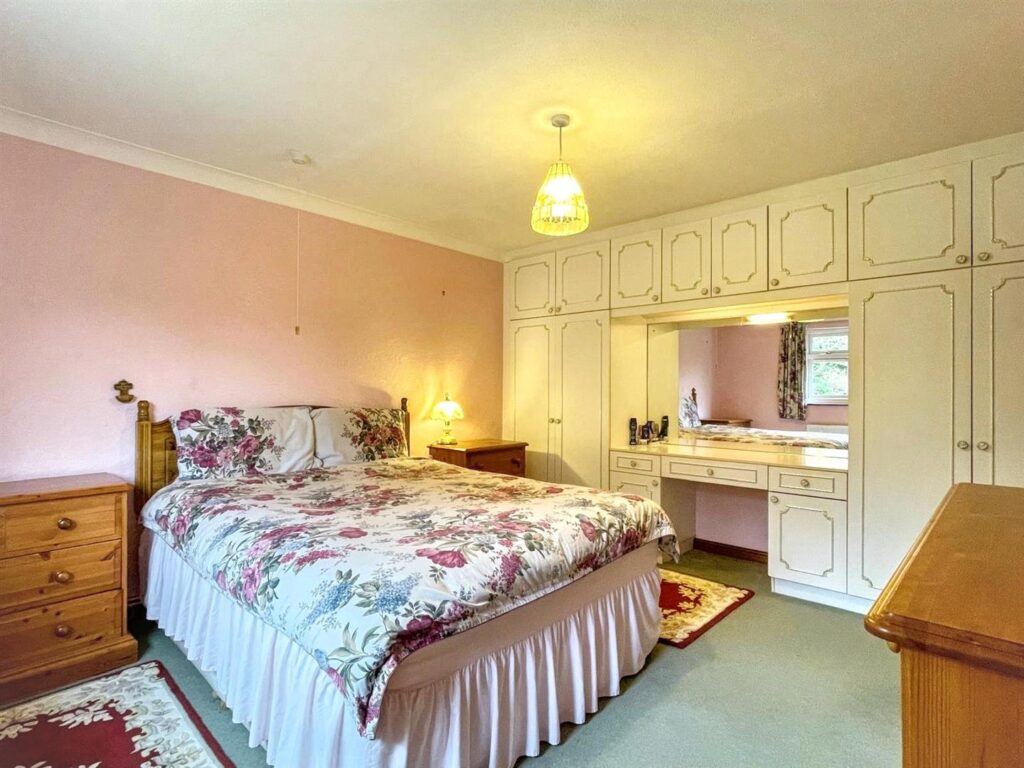 Westwood Park Drive, Leek, Staffordshire, ST13 8NG