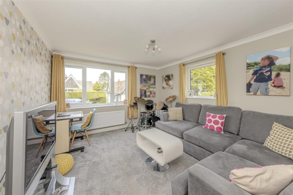 Errwood Avenue, Buxton, Derbyshire, SK17 9BD