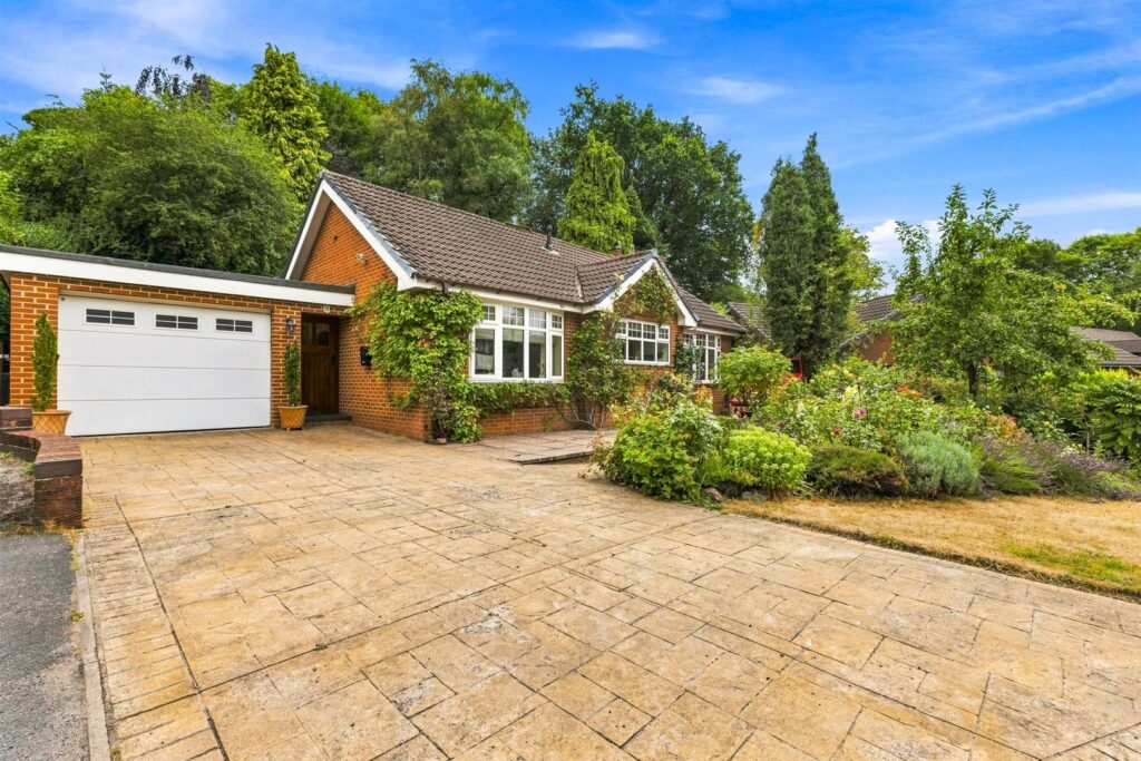 Cauldon Close, Leek, Staffordshire, ST13 5SH