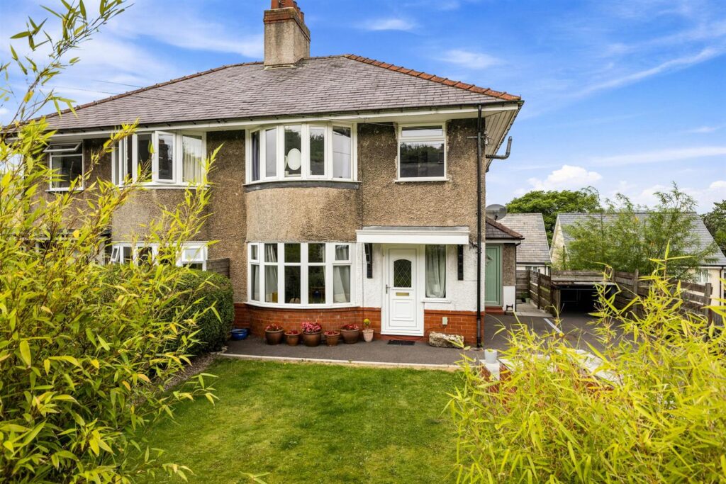 Leek Road, Buxton, Derbyshire, SK17 6UD